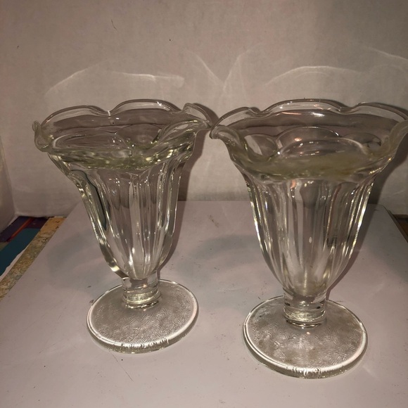 Root beer float anyone- ice cream parlour dessert glasses by dominion possibly - Picture 1 of 8